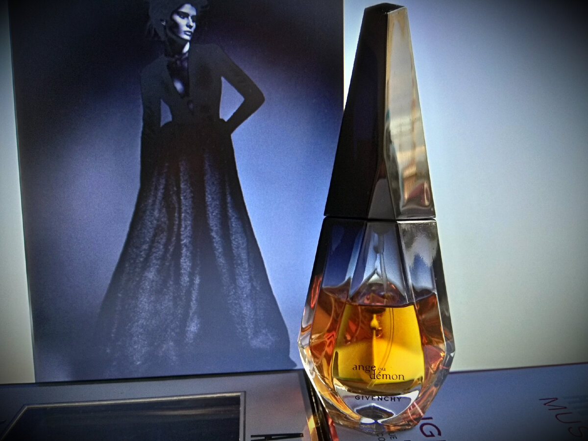 Фото: собственность канала "Гид Парфюм". Копирование запрещено. Givenchy Ange ou Demon - отзыв.