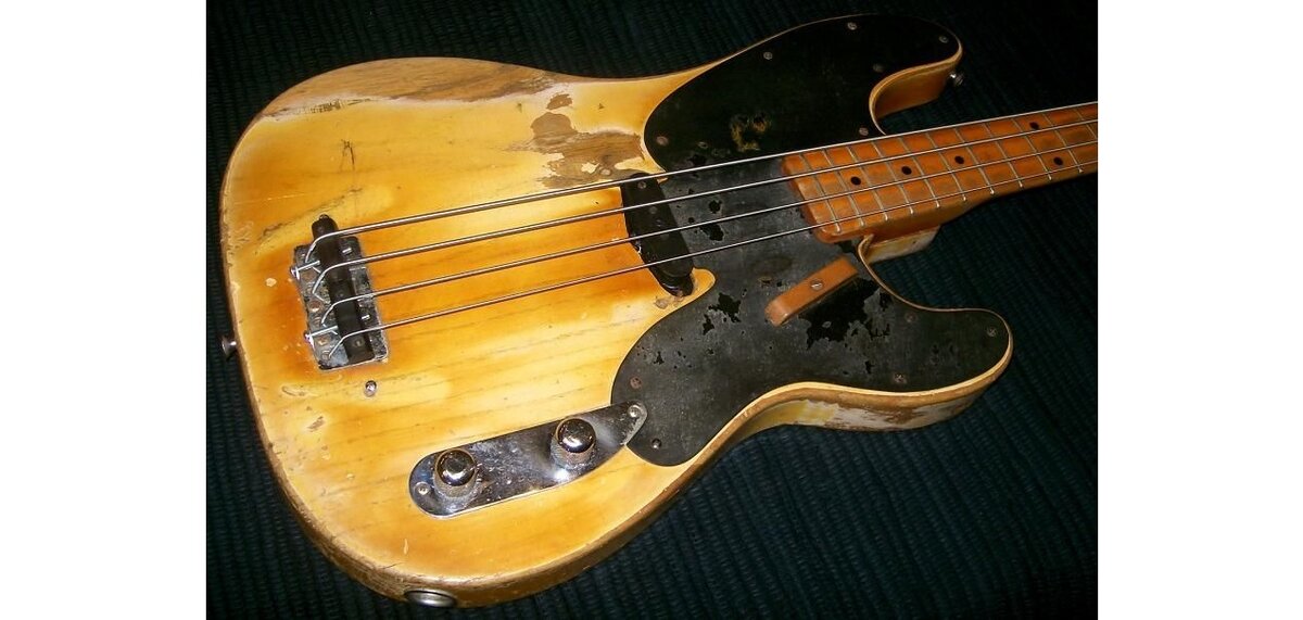 Make bass. Make bass. Fender sting `53 precision bass. Peavey fury bass. Only bass.