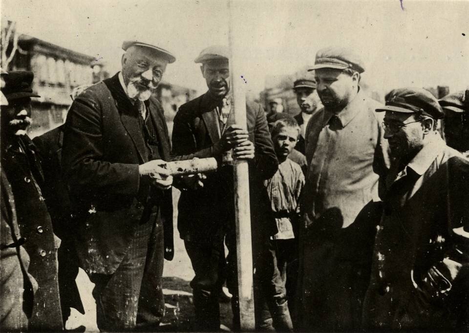 1925г. Геологической разведкой под руководством профессора П.И. Преображенского открыто Верхнекамское месторождение калийно-магниевых солей.