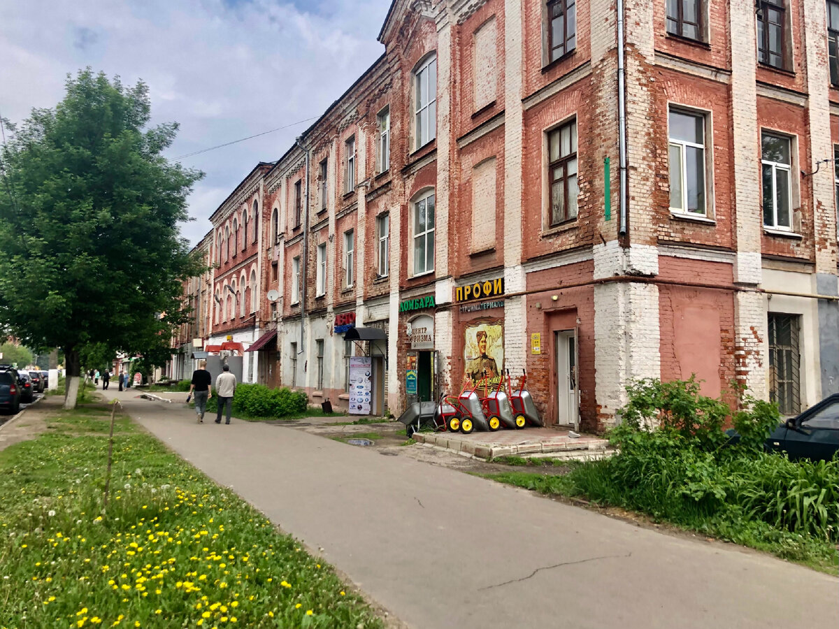 Фабричный город Собинка: необычный памятник Карлу Марксу и заброшенные  советские остановки | Карта новых впечатлений | Дзен