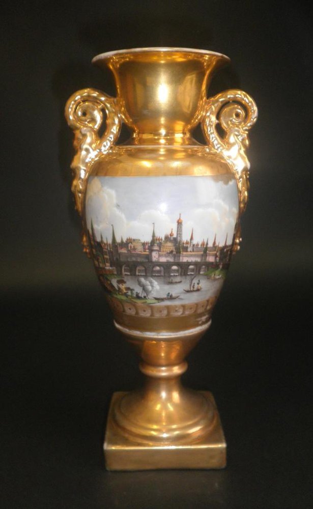 Ваза с видом Московского Кремля. 1820-е гг.