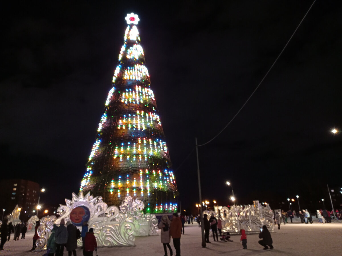 Ёлка в сквере Космонавтов в Красноярске