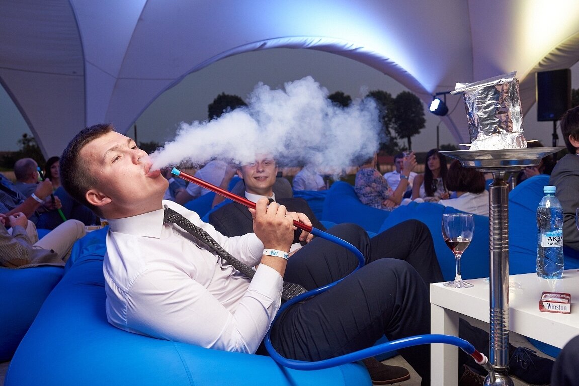 Кальян покурим киров. Кальян покурим киров. Крутой кальян. Кальян в кафе. Куда сходить покурить кальян.