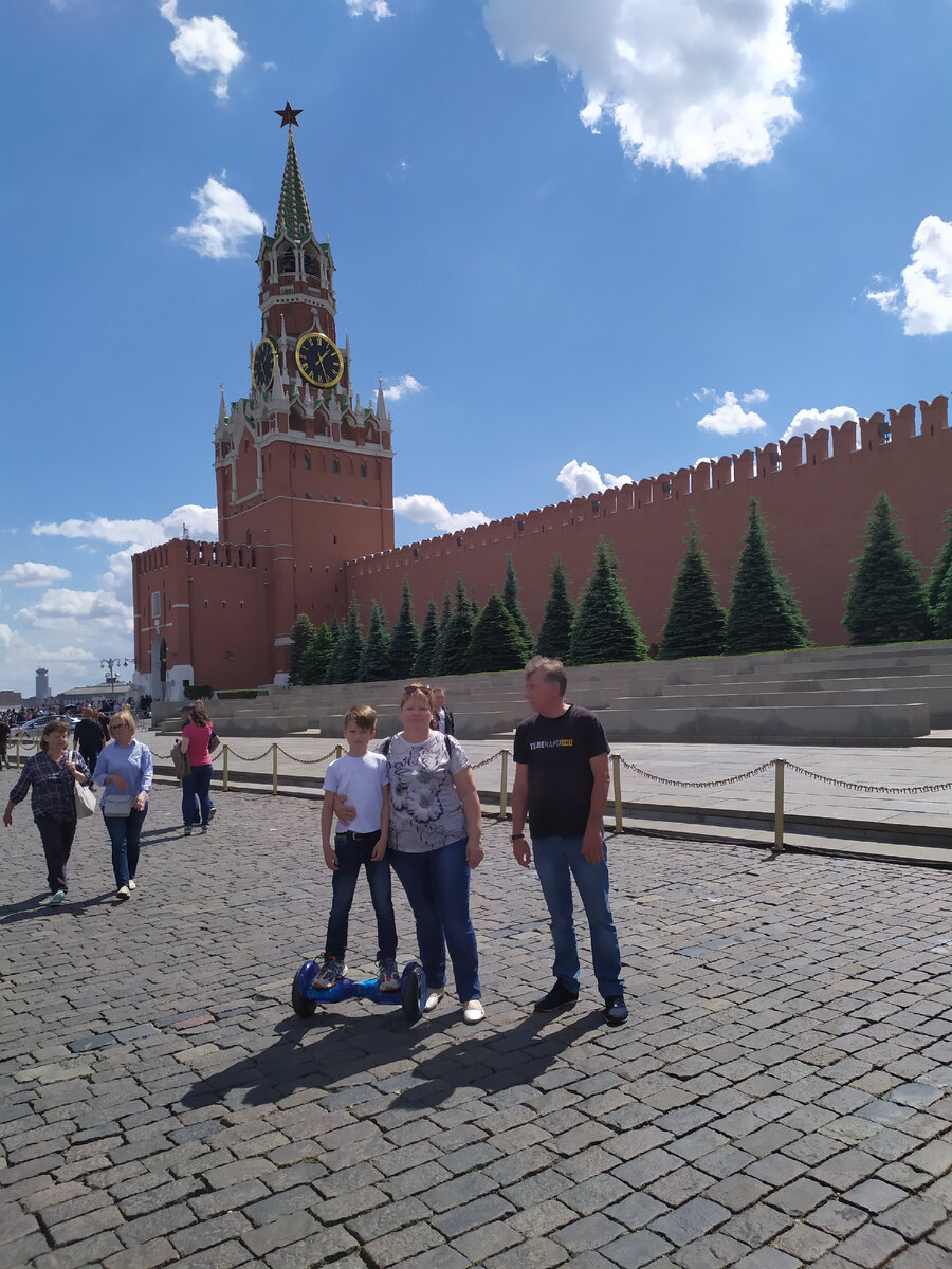 МОСКВА. Часы на Спасской башне — часы-куранты на Спасской башне Московского Кремля, одни из древнейших в мире. 