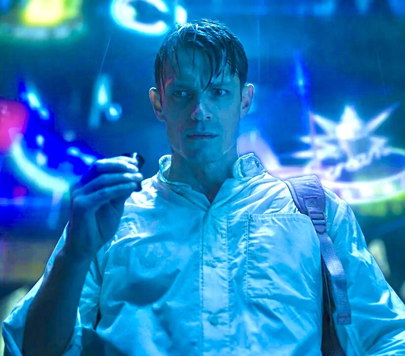 Кард из сериала «Видоизменённый углерод» взят с kinopoisk.ru