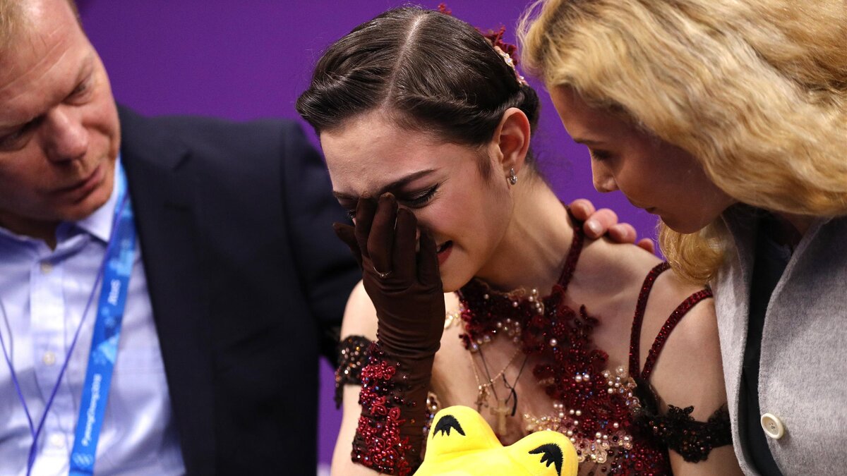 Для сравнения: посмотрите на то, как Тутберидзе, Дудаков, Глейхенгауз встречали у бортика и утешали Евгению Медведеву на Олимпиаде...