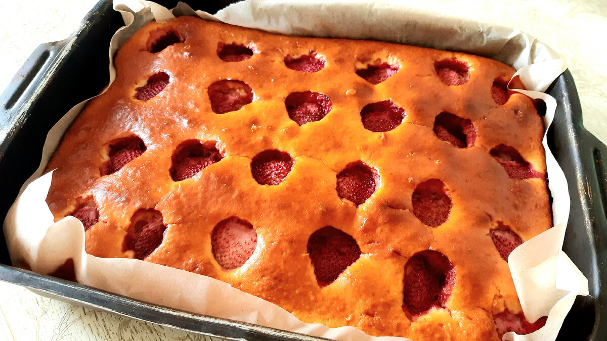 Фото пирога с клубникой