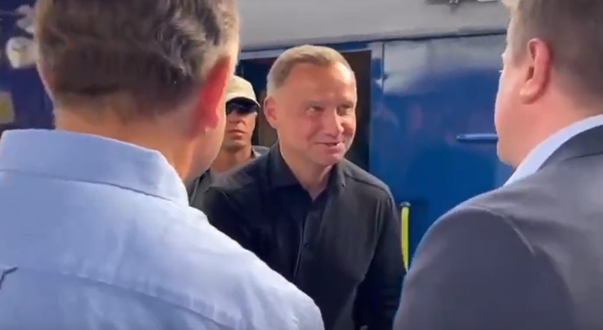 Дуда прибыл на скором поезде в Киев для встречи с Зеленским.