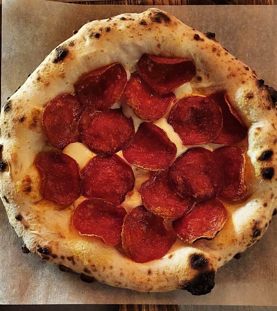 Неаполитанская пицца — 351 ₽ за две пиццы диаметром 26 см