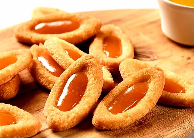 Бисквитные лодочки с абрикосовой начинкой