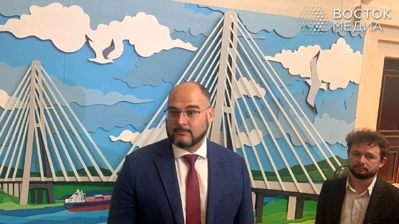     Глава Владивостока Константин Шестаков поздравил с профессиональным праздником всех жителей столицы ДФО, кто имеет отношение к строительной отрасли.