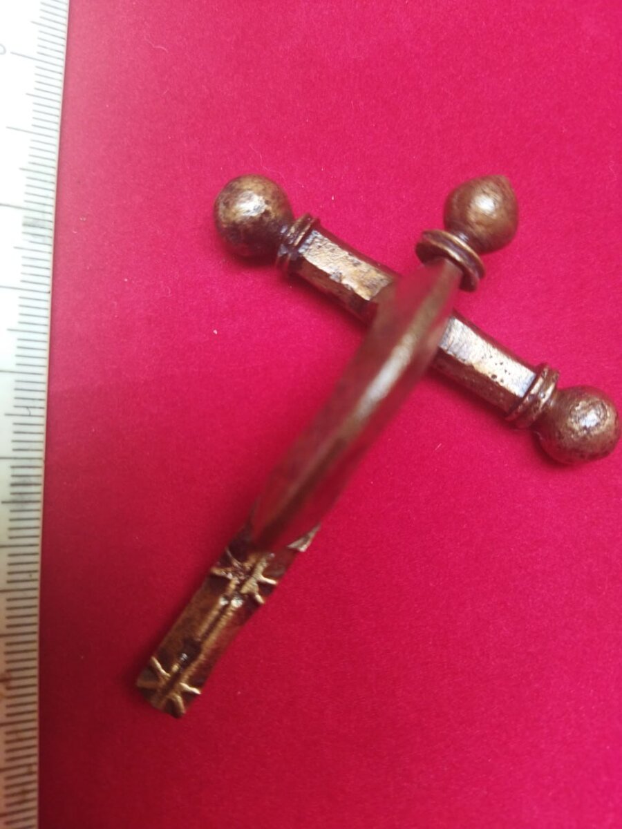    Римская фибула из могильника Опушки. Фото: АиФ-Крым/ Наталья Дрёмова