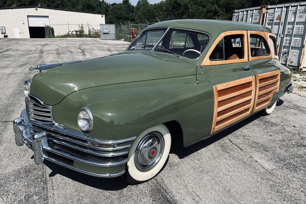 Packard Eight Station Sedan в наши дни – машина очень редкая, желанная находка для ценителей классических автомобилей, но на момент своего появлений в 1947 году, автомобиль публикой воспринят не был.-1-2