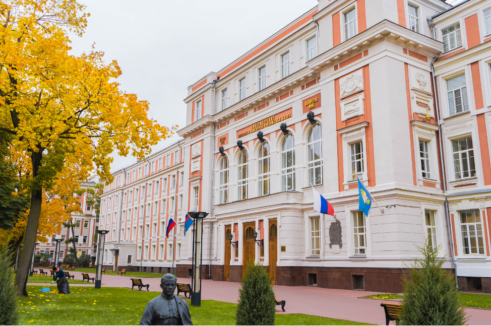 Рут юридический. МИИТ университет Москва. Московский институт инженеров транспорта МИИТ. Рут МИИТ внутри университет.