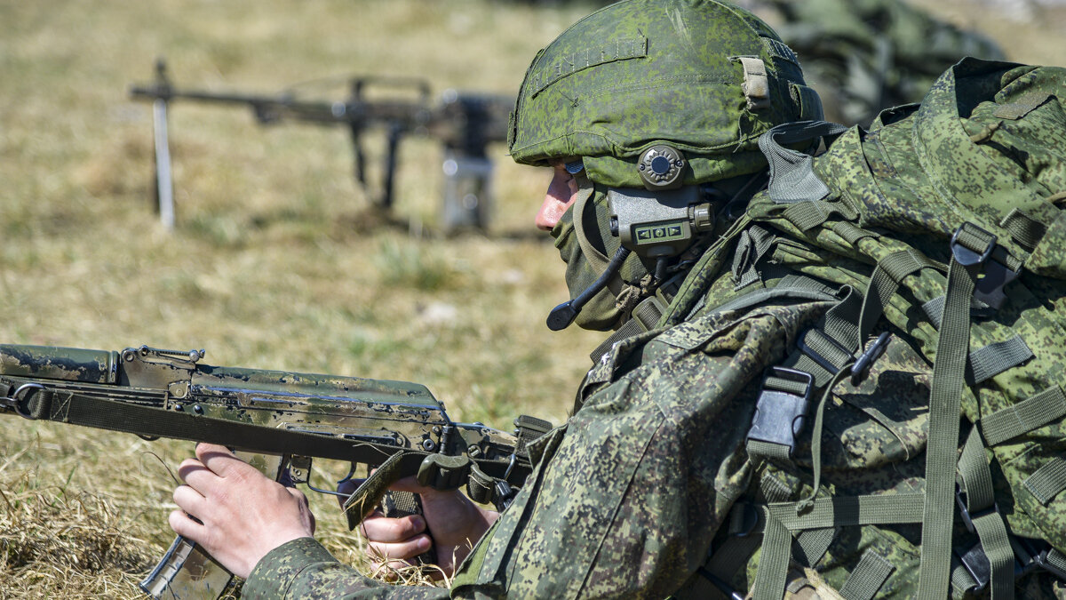 Однако собеседник задается и другим вопросом — нужны ли мигранты на передовой? Фото: mil.ru