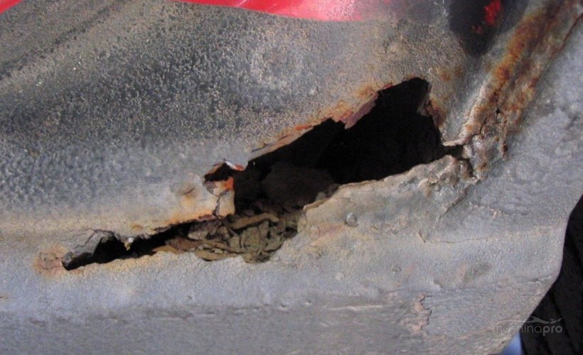 Заднее крыло проржавело после нанесения фабричного состава