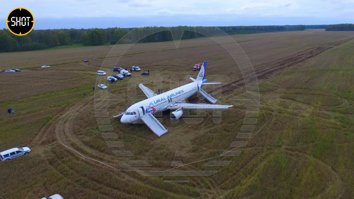 Снимок с дрона Airbus A320 авиакомпании "Уральские авиалинии"