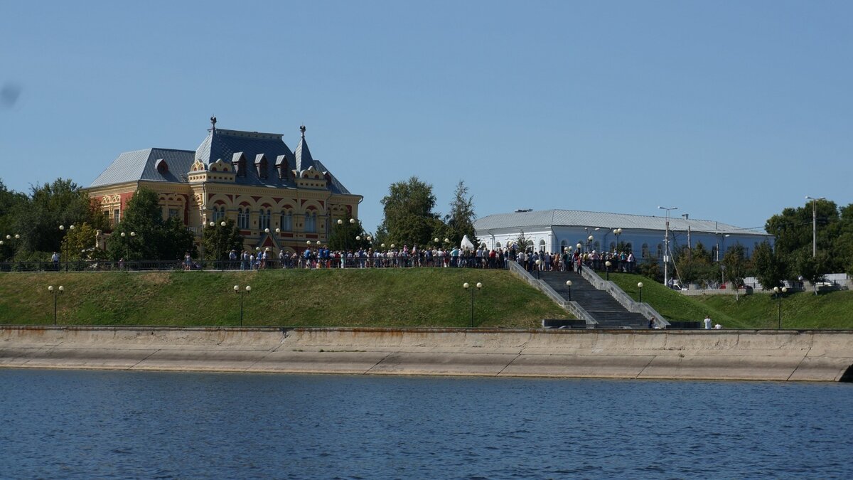     В Волгоградской области проходят съёмки передачи «Непутёвые заметки», которую показывают на Первом канале. Команда программы снимает контент в Камышине.