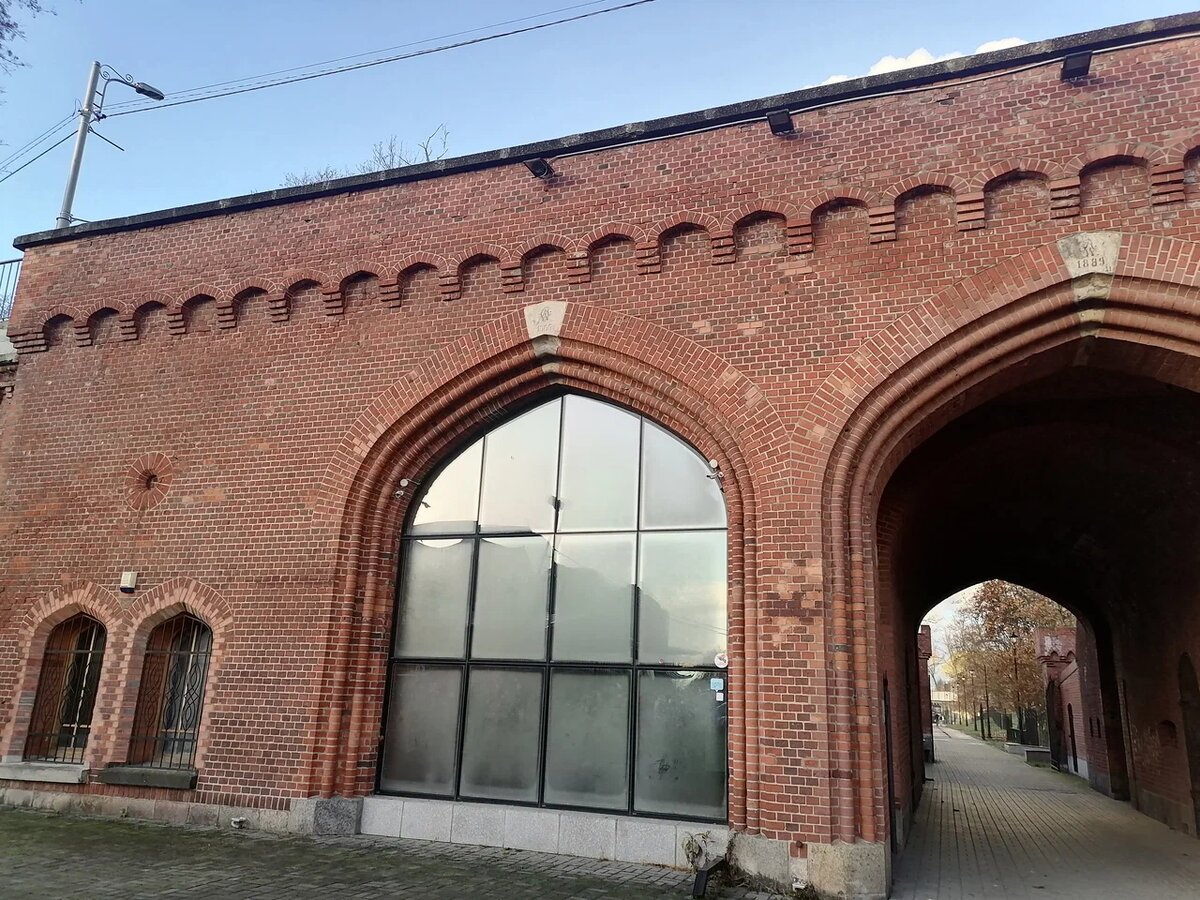 File:Городские ворота Железнодорожные 01.jpg - Wikimedia Commons