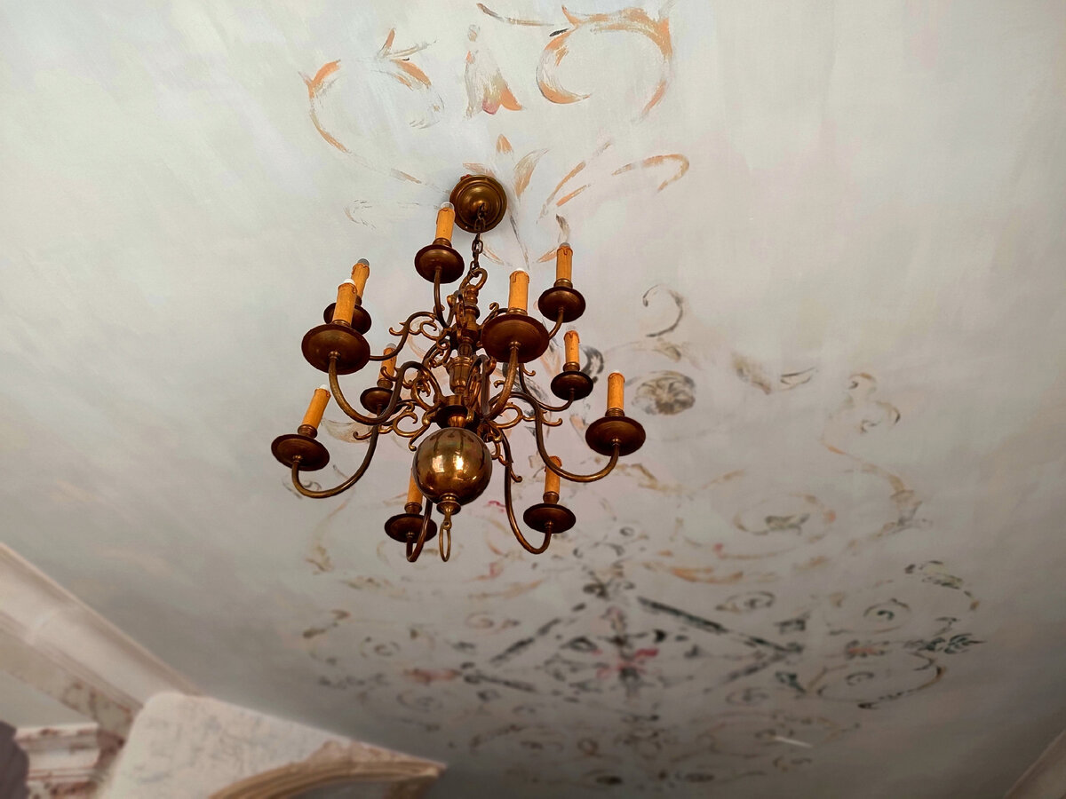 Интерьер действительно шикарный. Не передать словами