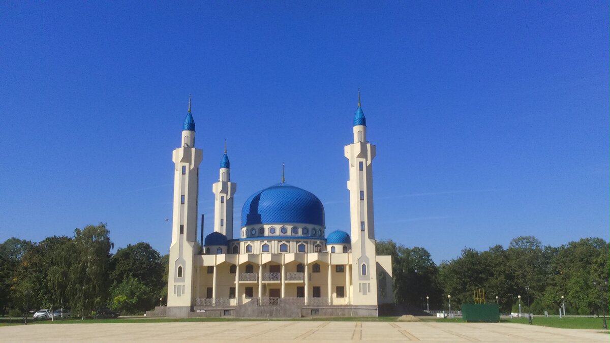 Основные достопримечательности находятся от столицы республики буквально в часе-полутора езды на автомобиле