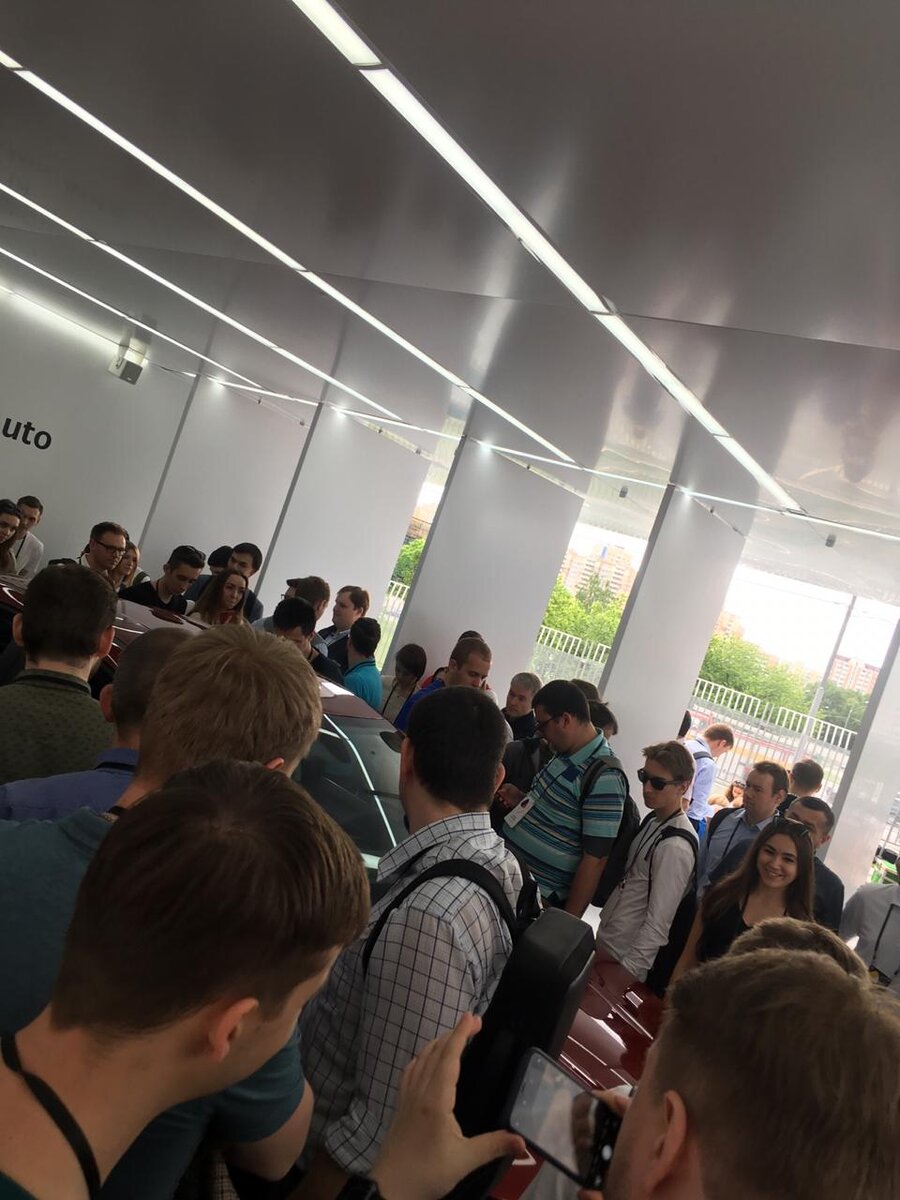 Презентация Renault Arkana. К автомобилю было не подойти.