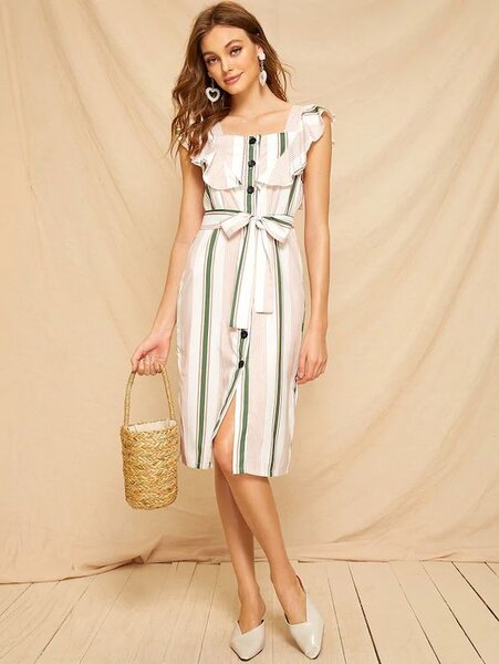 Платье с рядом пуговиц