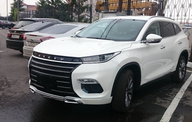 Замеченный в Москве Exeed TX.