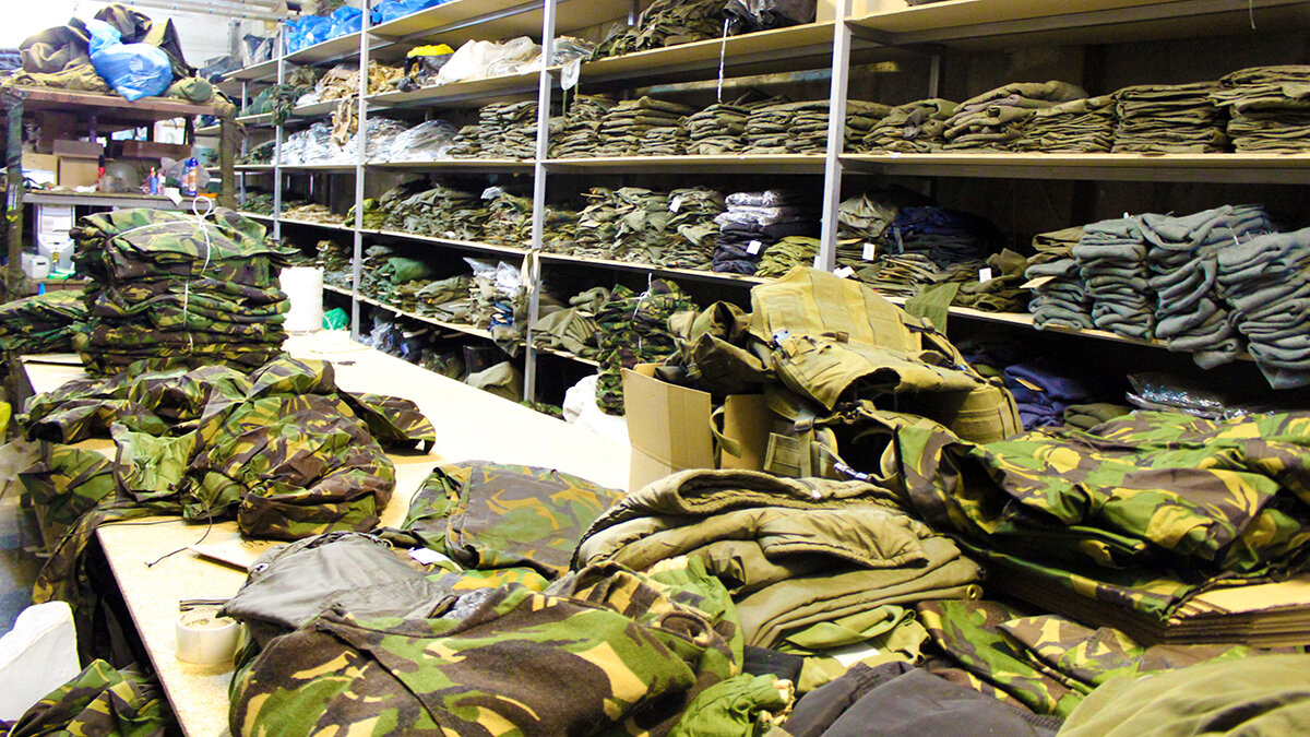 Склад формы. Большой склад. Склад формы. Стеллаж паллетный спл 4000x2700x1100. Складские помещения для хранения продукции.