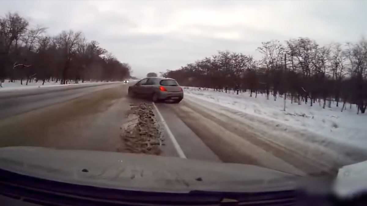 При заносе.