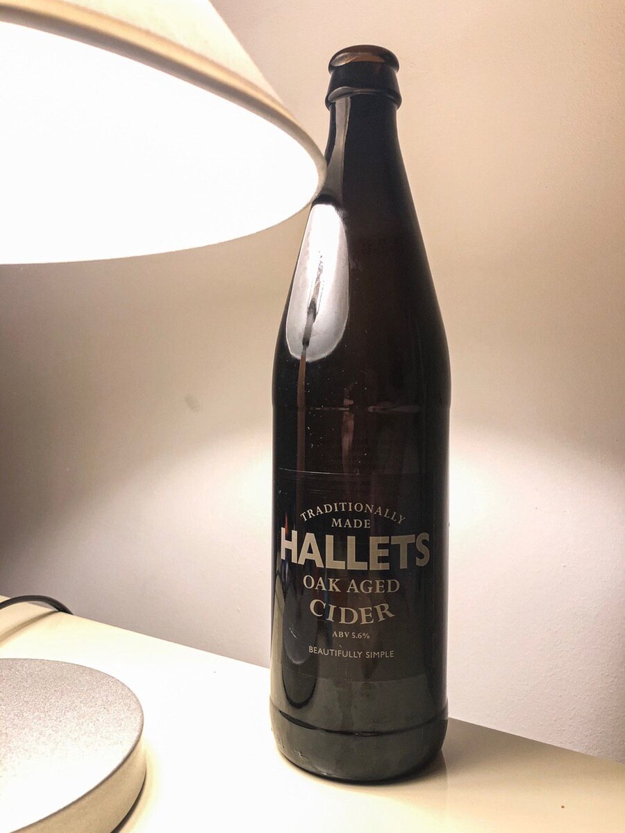 Сидр, выдержанный в дубовых бочках примерно полгода. Точный срок сидродел назвать затрудняется. 