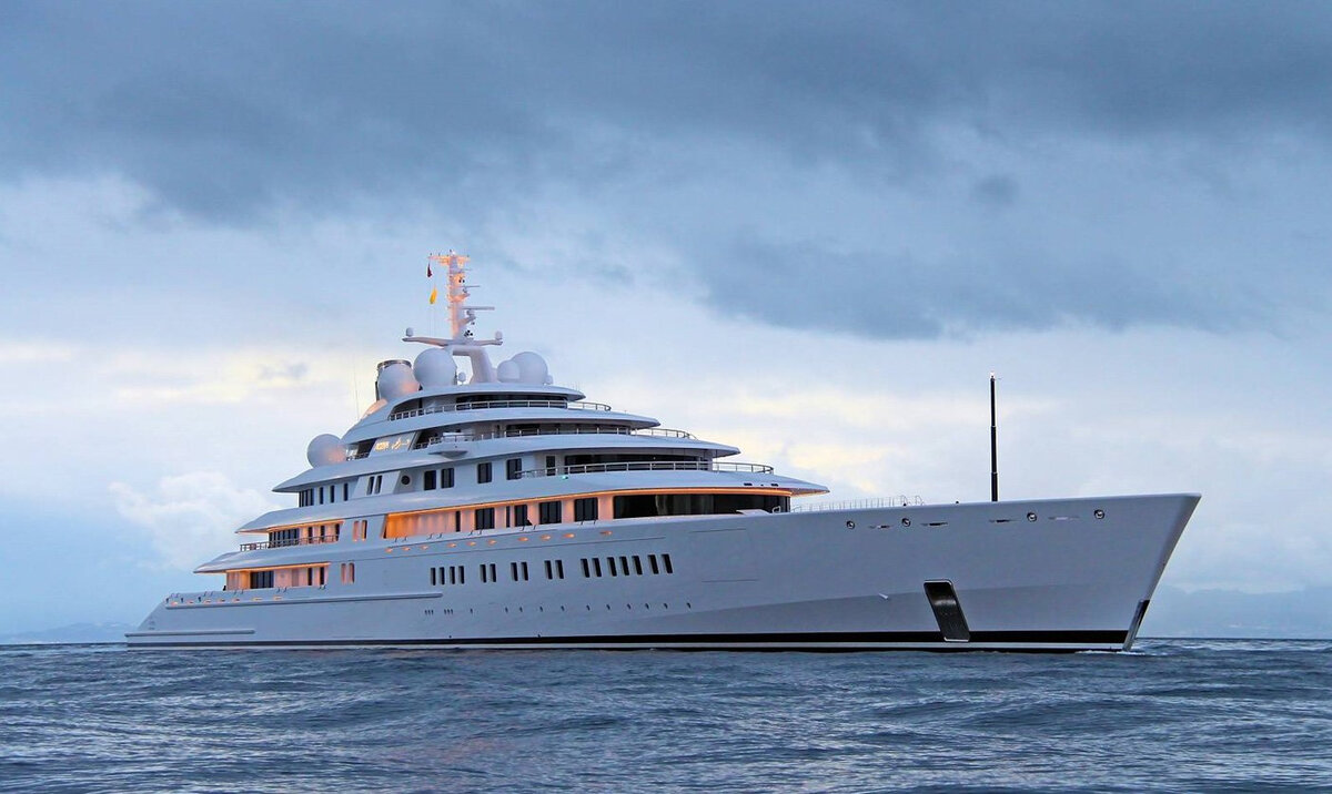 Яхта Azzam