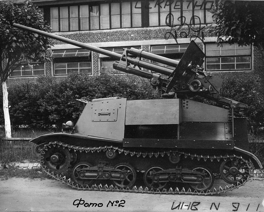 Опытный образец самоходной установки ЗИС-30, конец июля 1941 года. Машина ещё не имеет сошников и откидных панелей пола