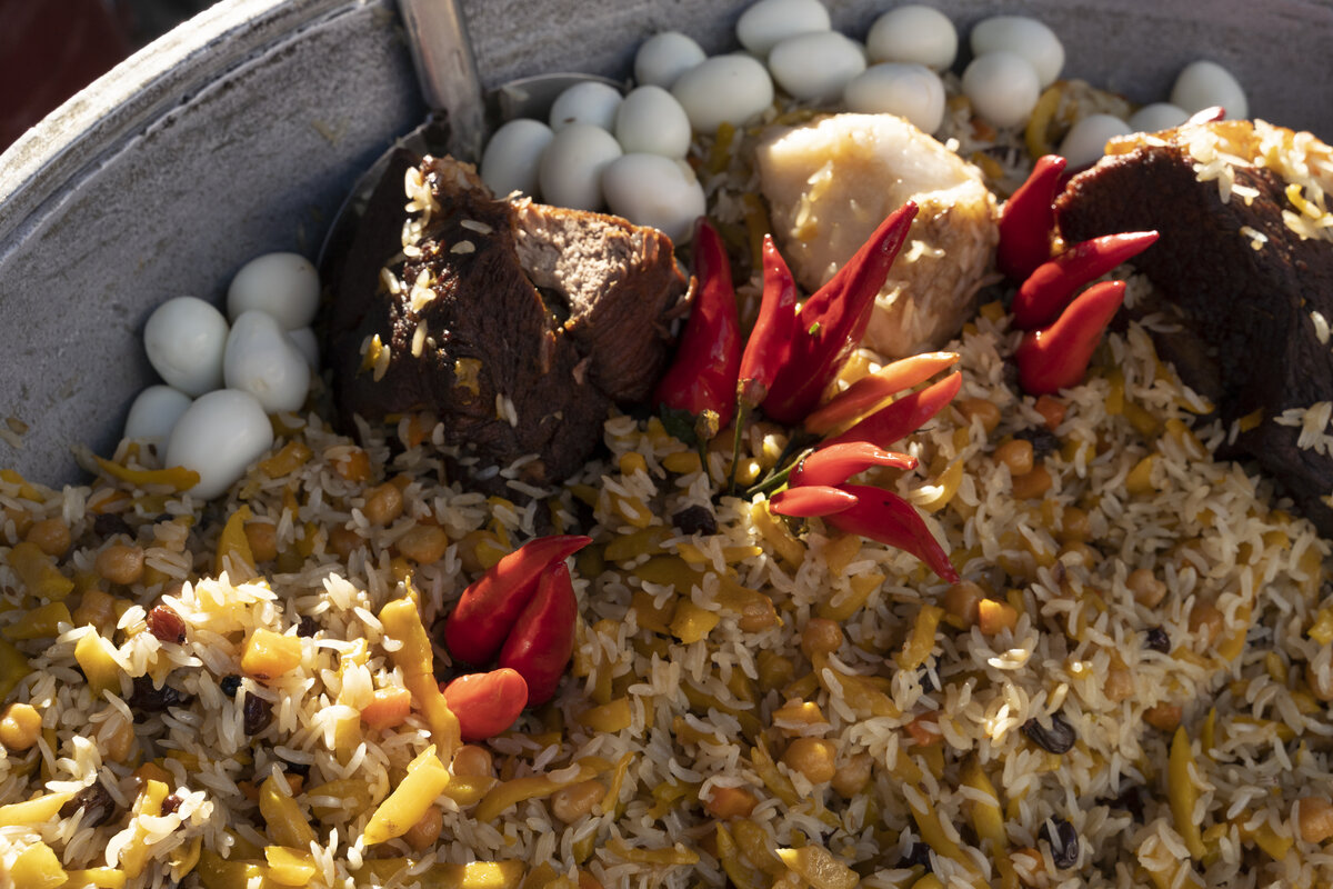 А вот и плов - без него никак