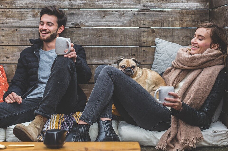 https://pixabay.com/ru/photos/мужчины-женщины-одежда-пара-люди-2425121/