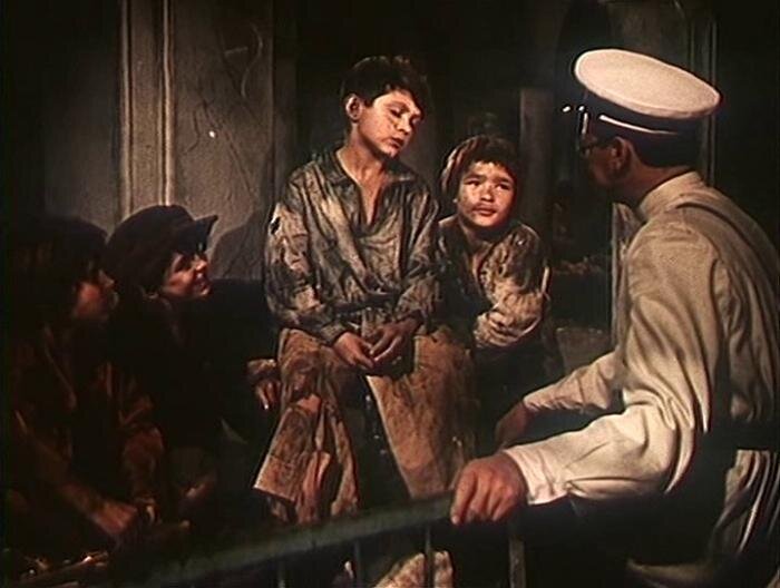 кадр из х/ф "Педагогическая поэма" 1955 года