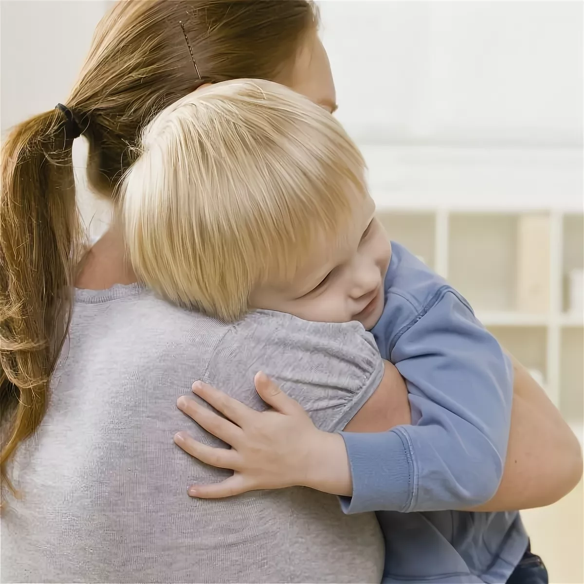 Фото мамы обнимающей своего ребенка