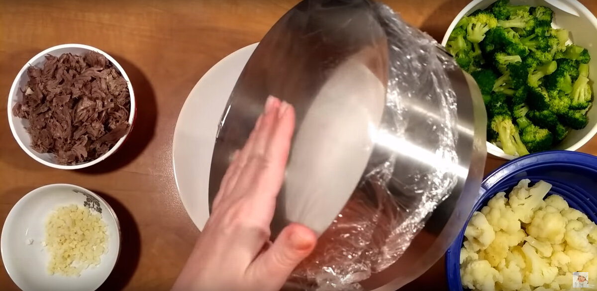 Праздничное заливное на Новый год: сказочный мясной торт "Леший".