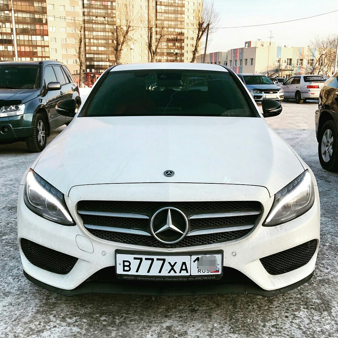 Фото с одного из сообществ по продаже "красивых" авто номеров в Вконтакте.