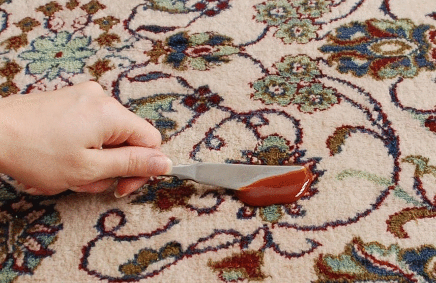 Удаление пятна с ковра (источник фото: Яндекс.Картинки)