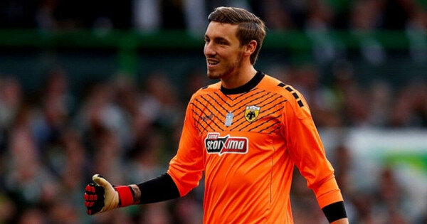 Голкипер греческого АЕКа Василиос Баркас