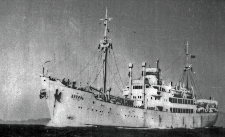 Научно исследовательское судно витязь район исследования. Корабль витязь в новороссийске. Витязь советское научно-исследовательское судно. Судно витязь 1957 марианский желоб. Научно исследовательское судно витязь 1957.