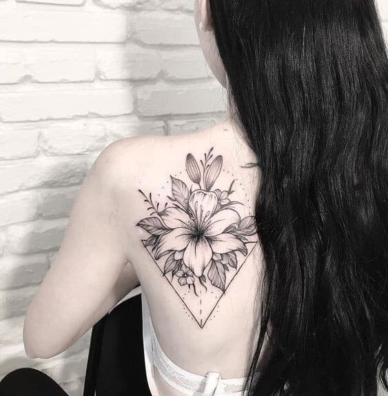 Татуировка лилия - что означает в зависимости от вида и места нанесения, креативные фото идеи