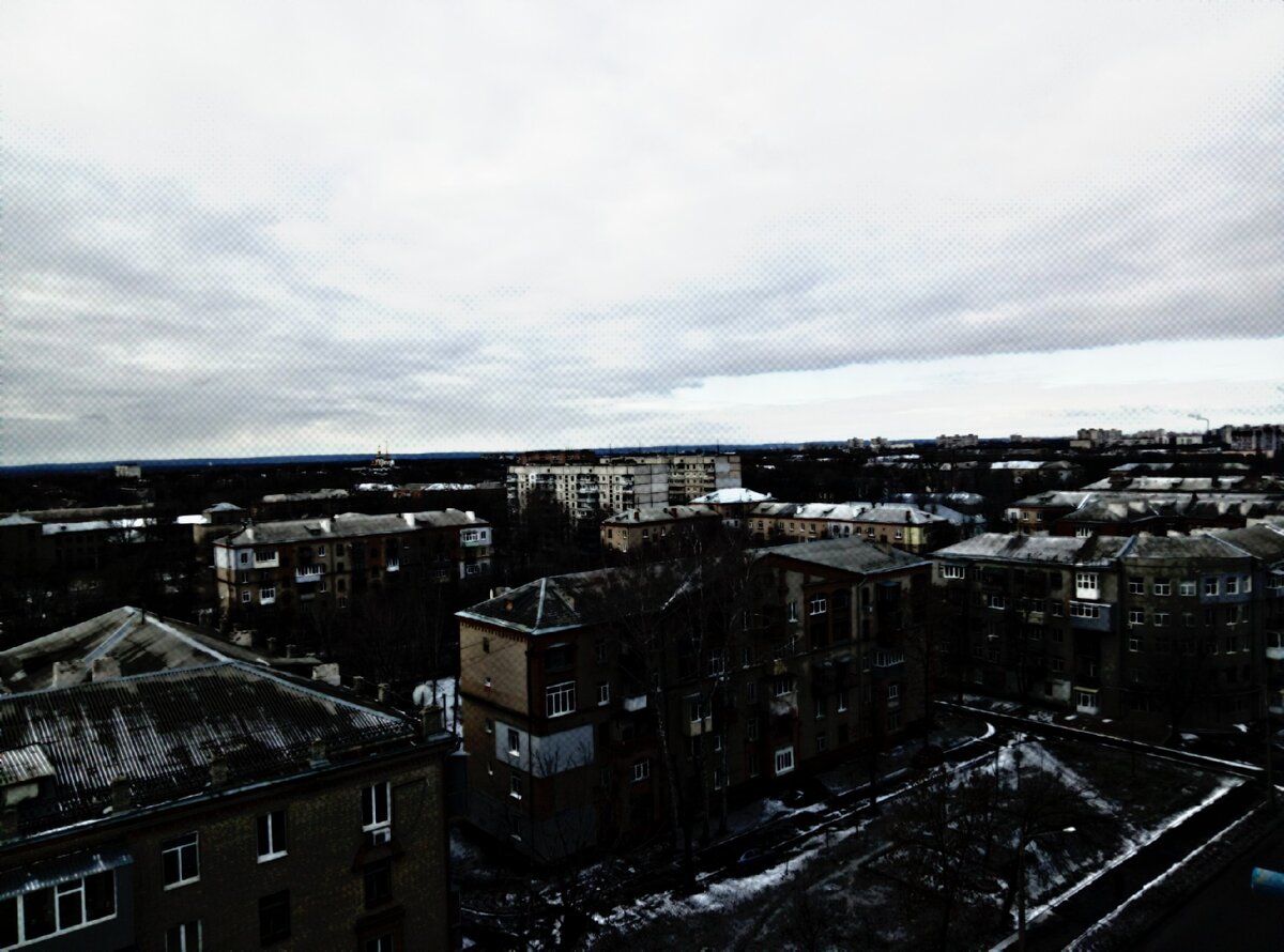 С высоты 10-го этажа старые дома выглядят просто прекрастно, вроде и не красивые, старые, дряхлые но выглядет это очень круто и красиво