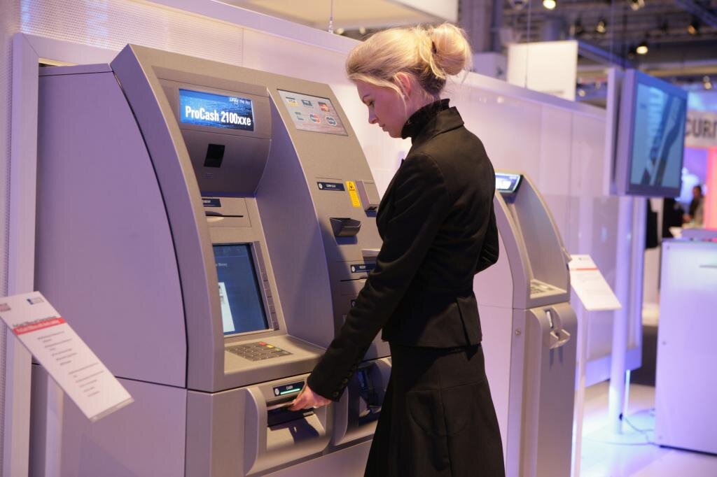 Банковские технологии идут в ногу с современными сервисами. Фото: fb.ru.