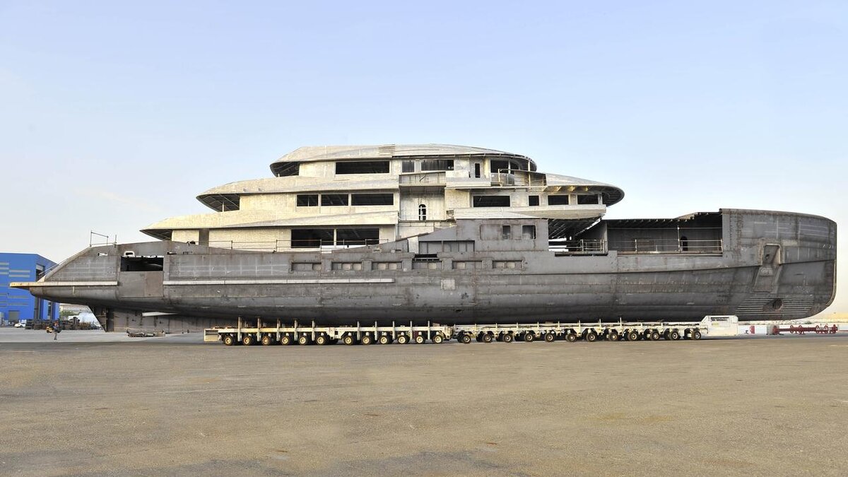 Мегаяхта Alkhor Во время строительства