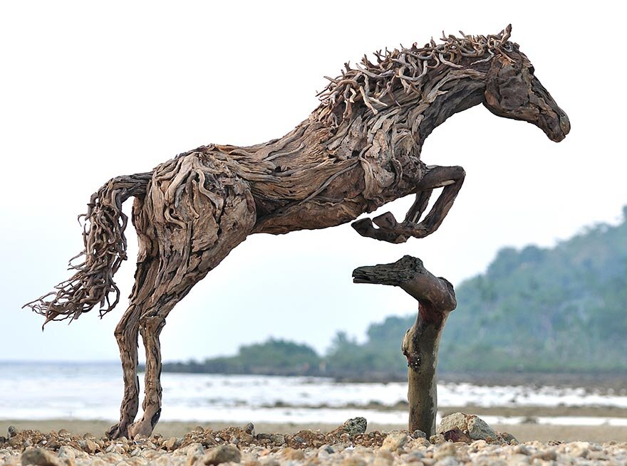 https://www.boredpanda.com/driftwood-horse-sculptures-jame-doran-webb