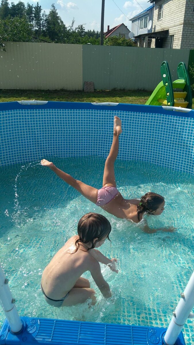 листайте бассейн