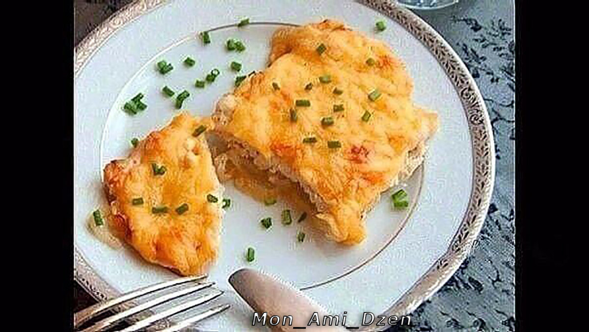 Кусочки курицы сложить в миску и помыть