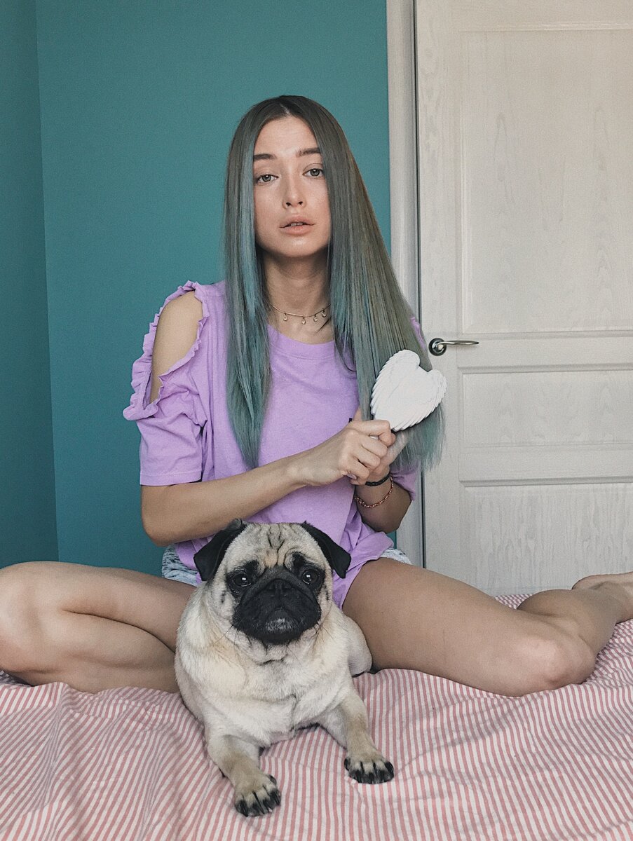 Покрасила волосы в бирюзовый цвет